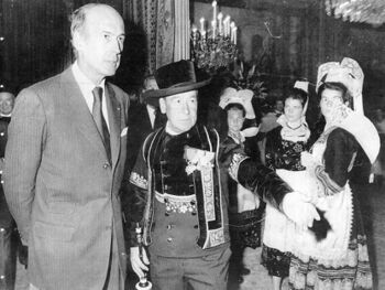 RoumegouGiscard1976.jpg