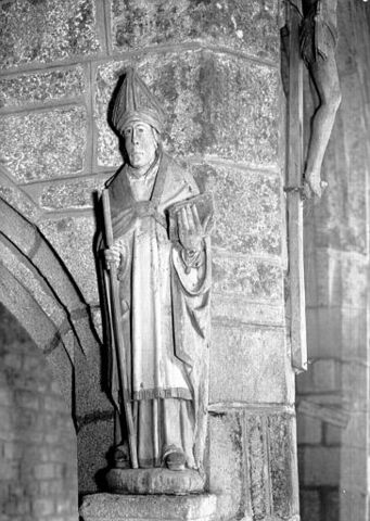 Fichier:St-GuenoléStatue.jpg