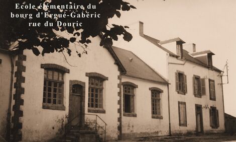 EcoleBourg1950.jpg