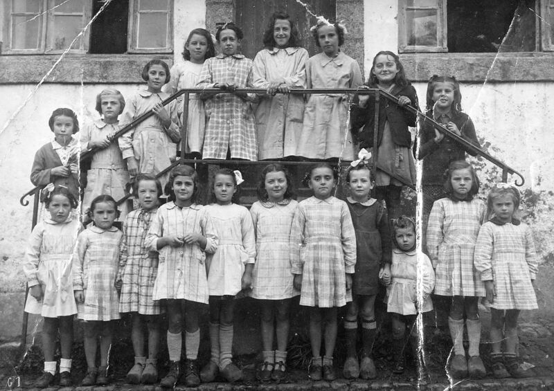 EcoleCommunaleBourgFilles1948-49.jpg